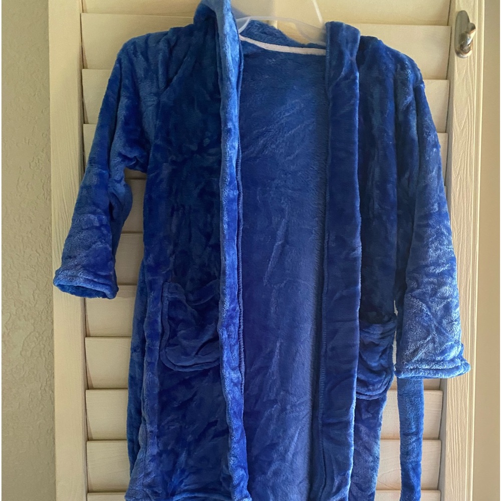 NEW Unisex child's robe . Pretty blue and extremely soft.